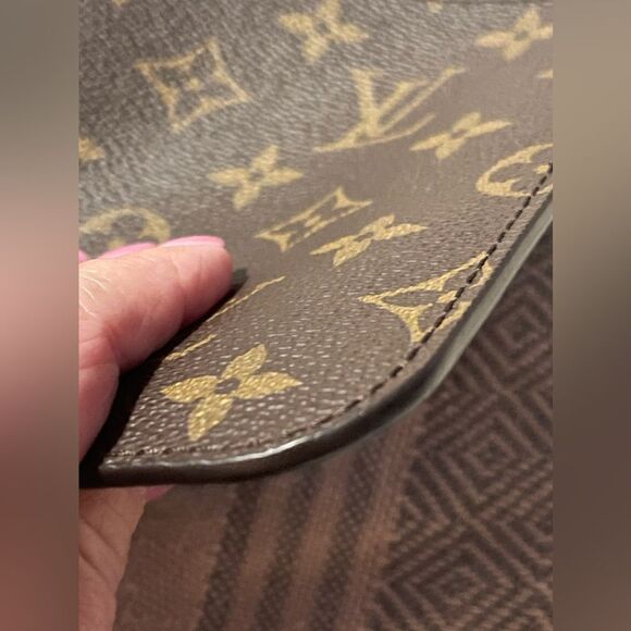 Louis Vuitton Monogram Neverfull MM Pochette - Picture 4 of 9